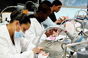 Dental_students_in_a_lab_University_of_the_Western_Cape